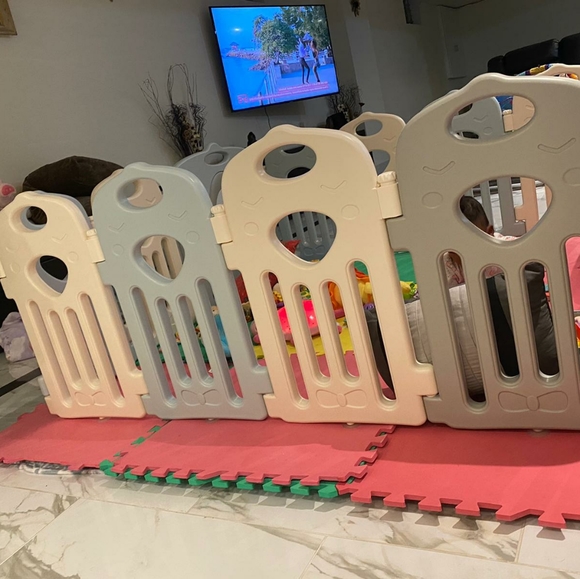 Baby play pen - Picture 2 of 4